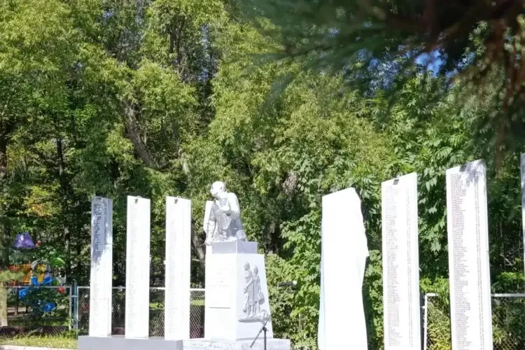 Стелы в память о репрессированных земляках открыли в Новобурейском